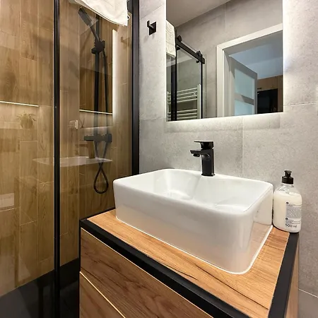 Halicka Free Parking By Citybeat Krasków